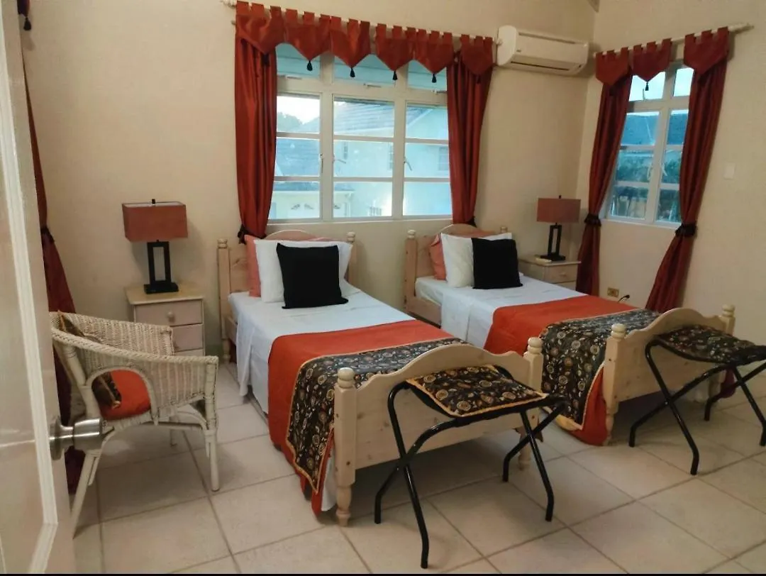 Holiday home Surfer'S Paradise Retreat - Gated Community Townhouse For Surfers & Families Christ Church