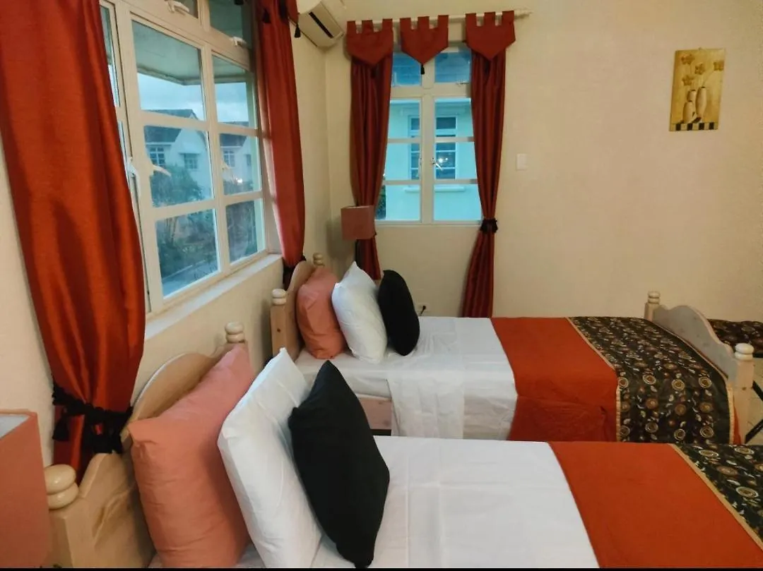 Holiday home Surfer'S Paradise Retreat - Gated Community Townhouse For Surfers & Families Christ Church